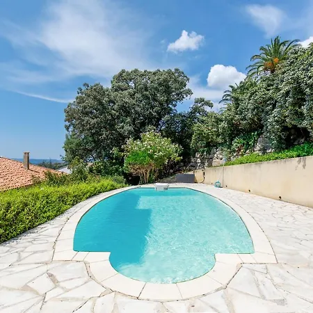 Les Trois Piliers Yourhosthelper