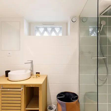 Les Trois Piliers Yourhosthelper