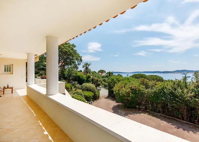 Les Trois Piliers Yourhosthelper *