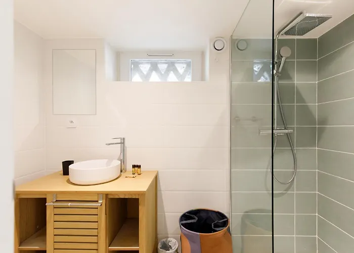 Les Trois Piliers Yourhosthelper