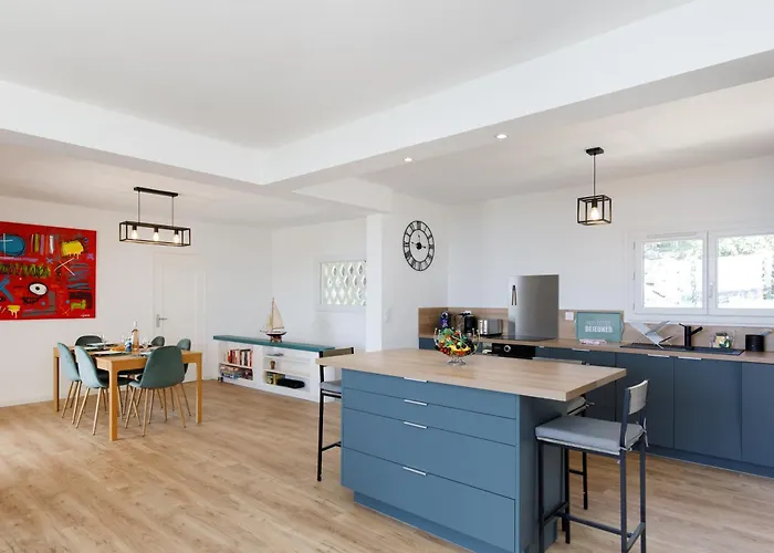 Les Trois Piliers Yourhosthelper *